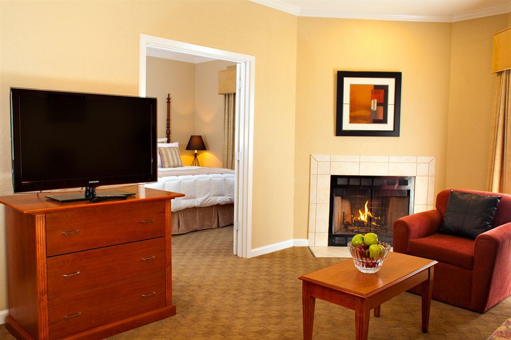Cloverleaf Suites バトンルージュ エクステリア 写真